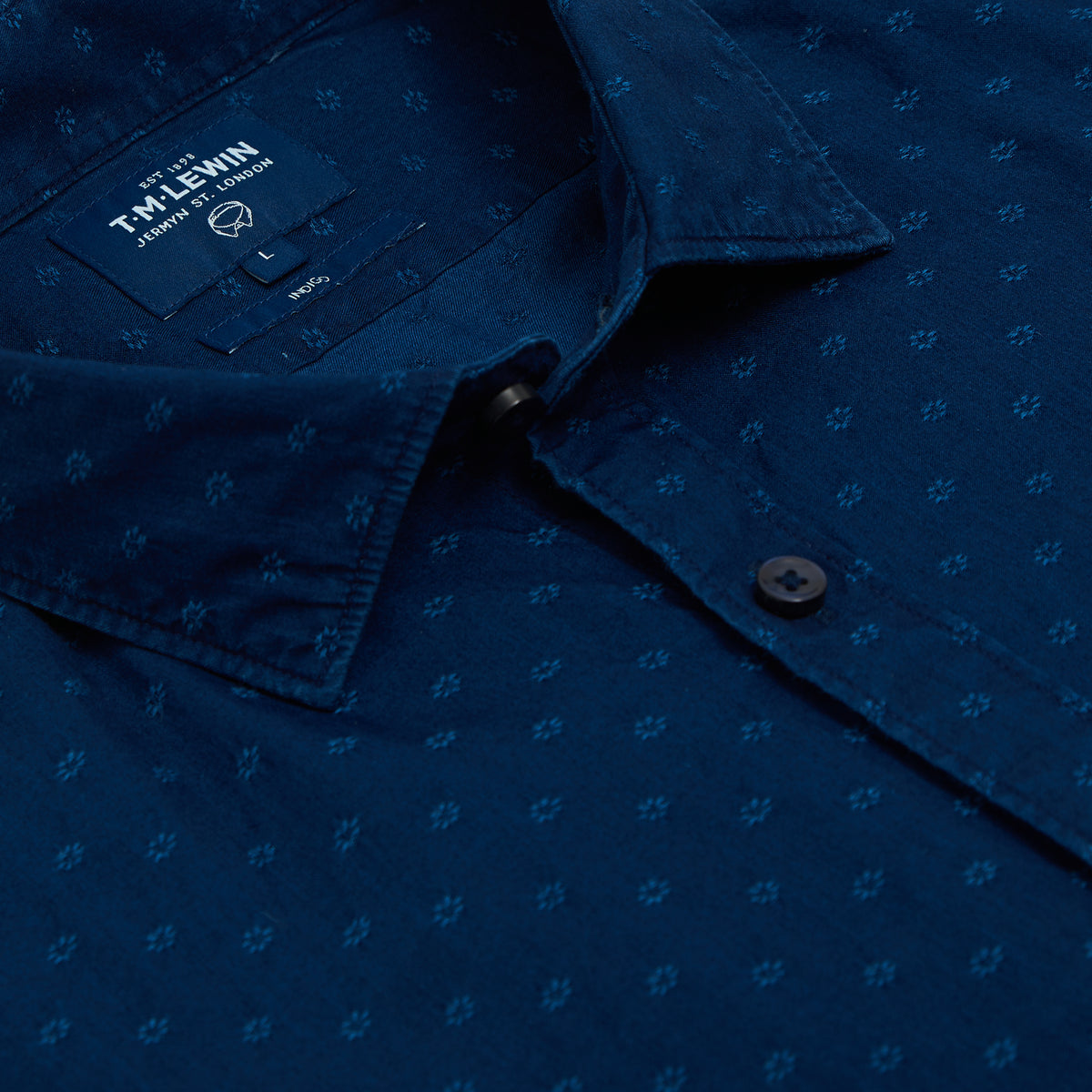 DOBBY SPOT SLIM FIT BLUE BUTTON CUFF SHIRT