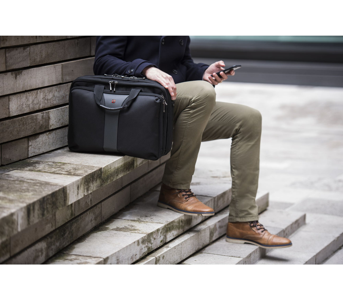 WENGER LEGACY 16 DOUBLE-GUSSET COMPUTER BRIEFCASE BLACK/GRAY - 600648