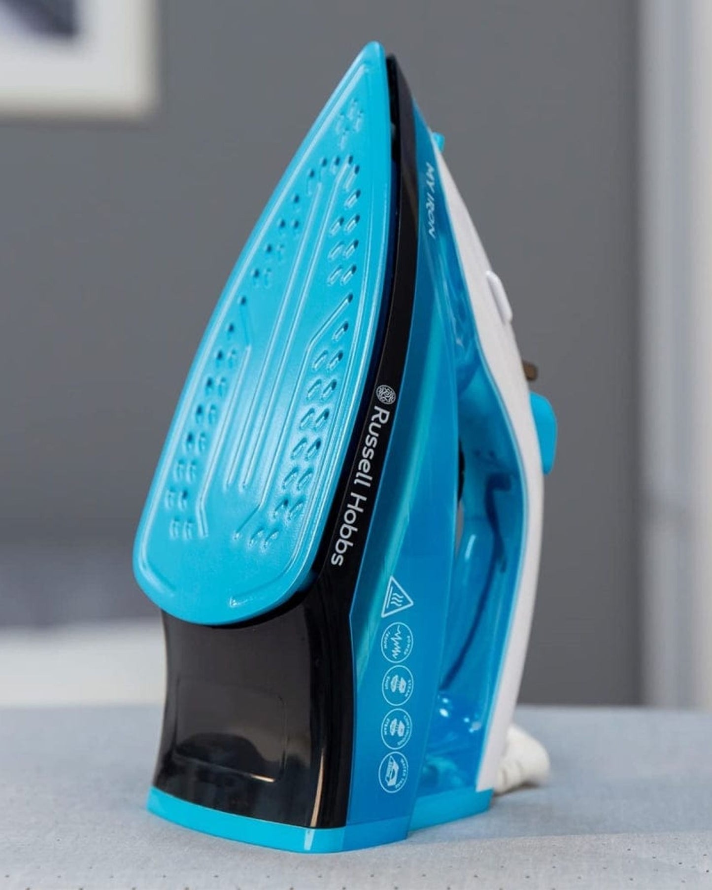 Russell Hobbs My Iron Lightweight Steam Iron Blue 1800W - 25580