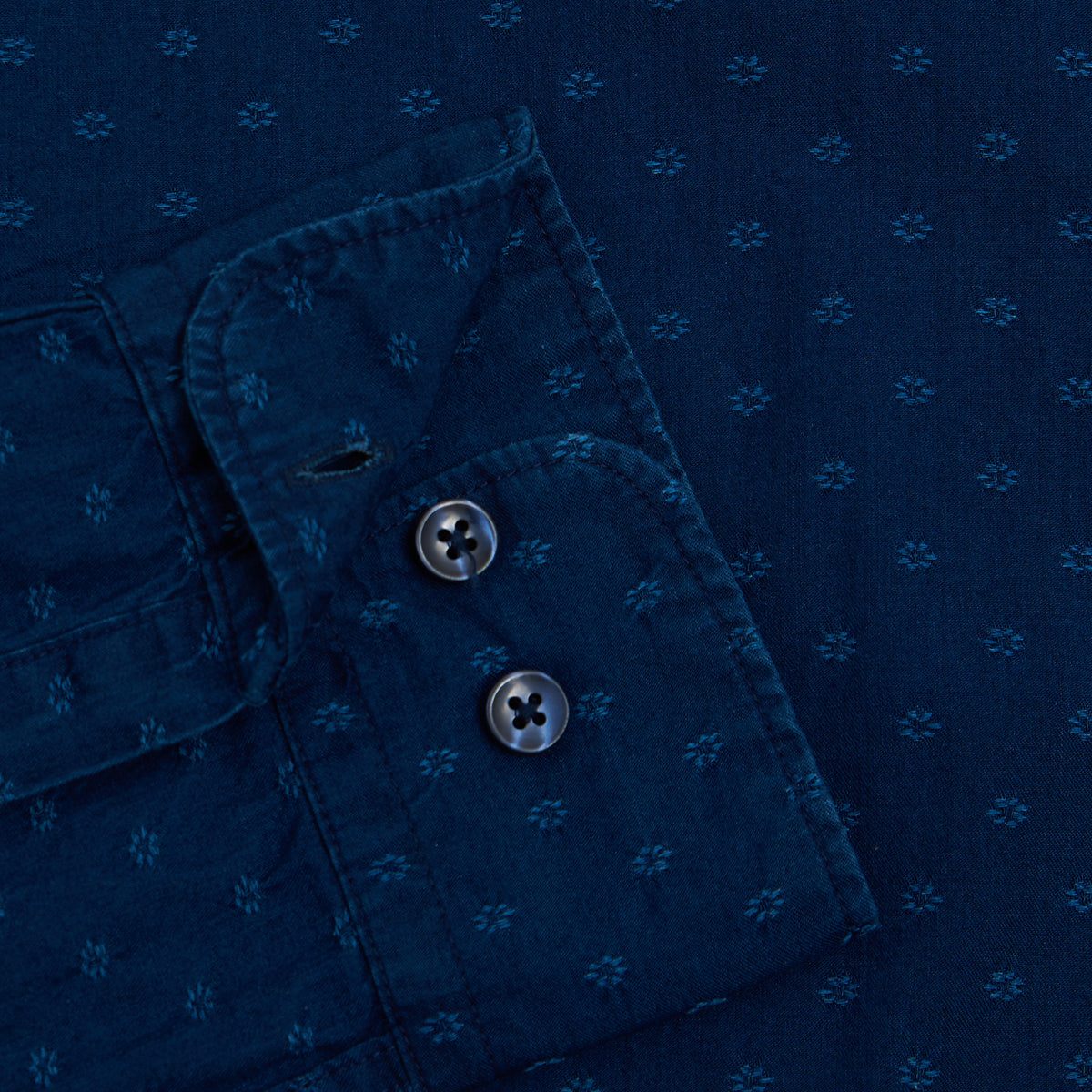 DOBBY SPOT SLIM FIT BLUE BUTTON CUFF SHIRT