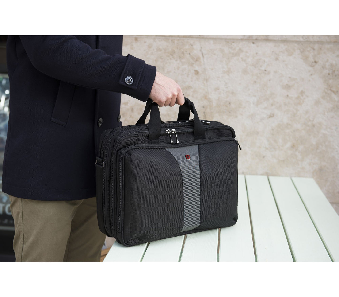 WENGER LEGACY 16 DOUBLE-GUSSET COMPUTER BRIEFCASE BLACK/GRAY - 600648